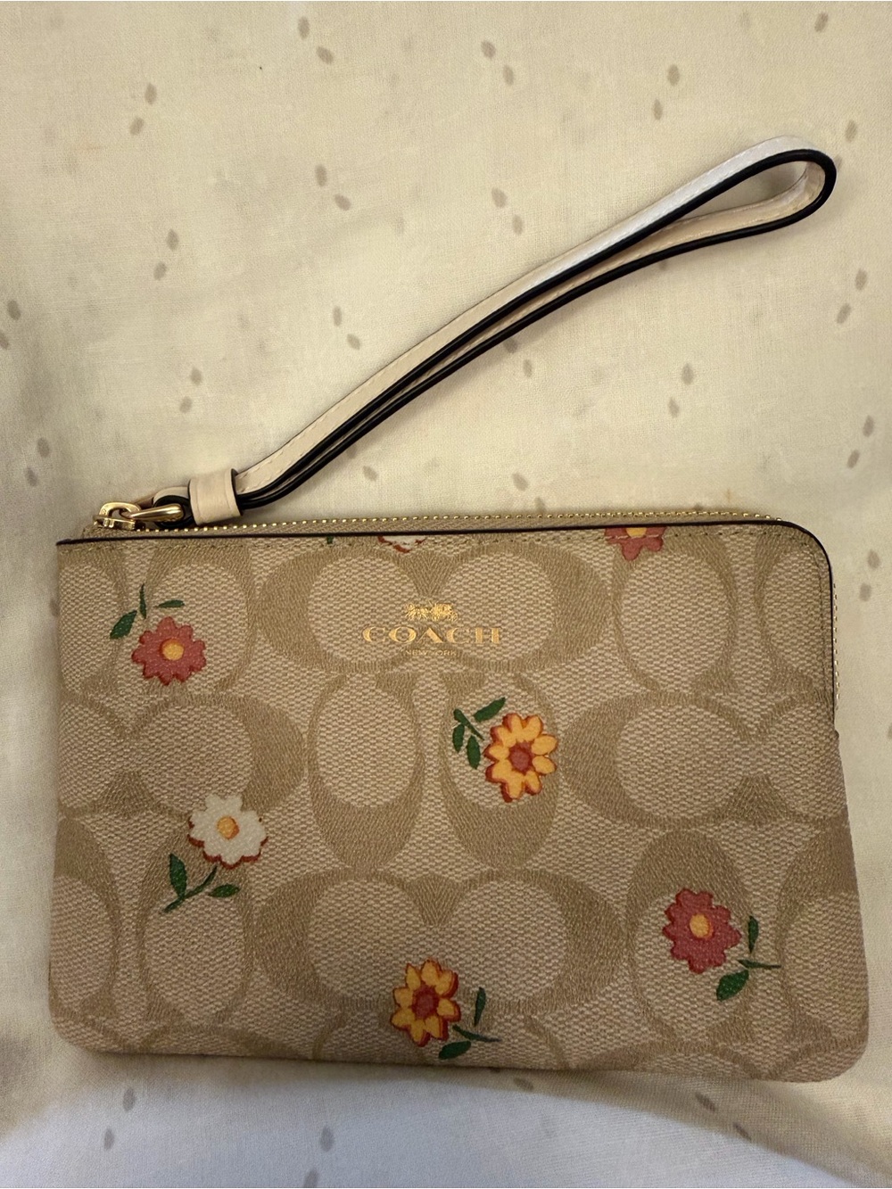 COACH Khaki Signature Floral Wristlet with Gold Logo in Nostalgic Ditsy Print